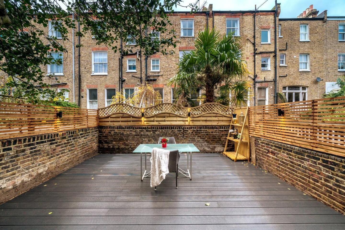Niru Experience Urban Escape Retreat Apartment